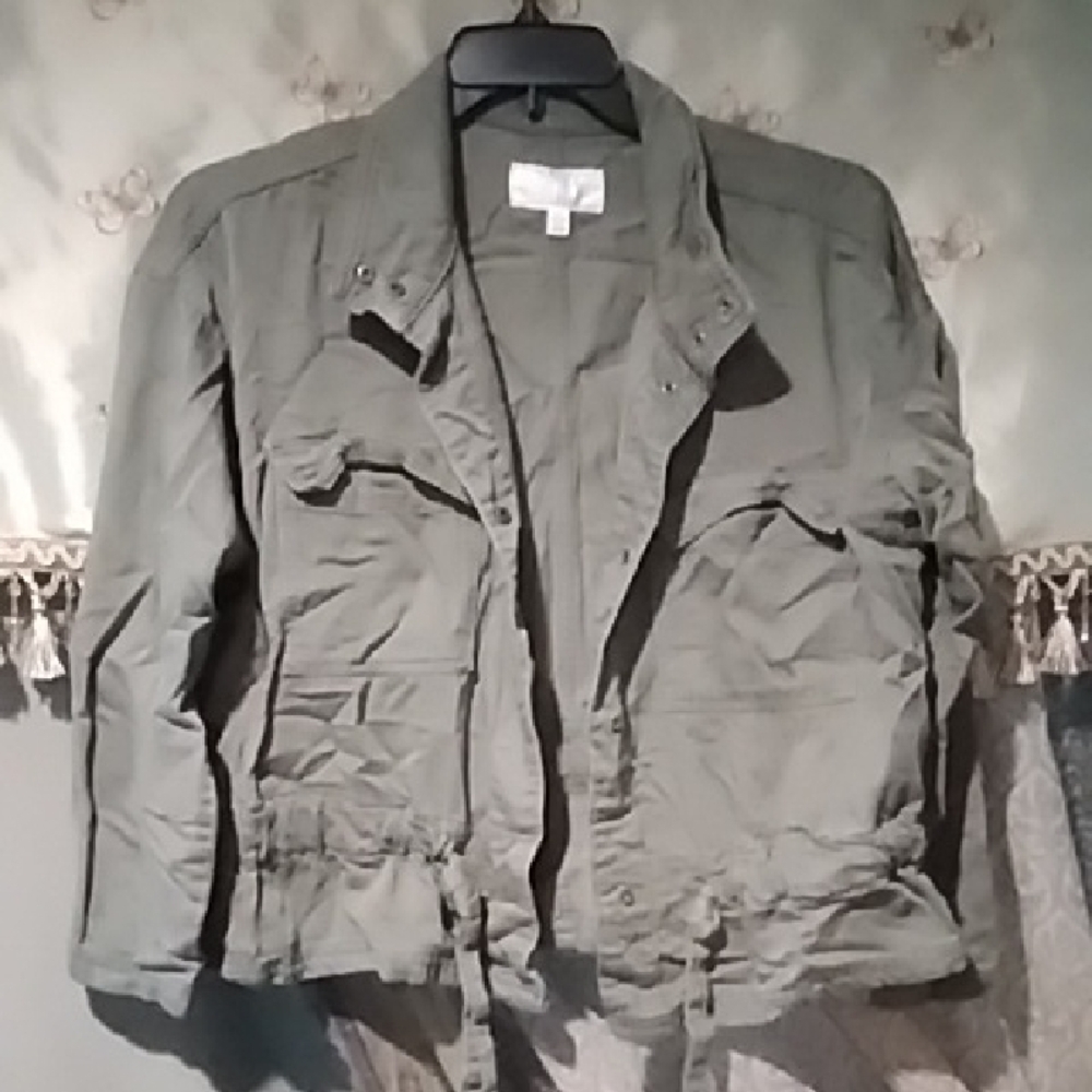 Green Utility Jacket with Collared Neckline and Washed Look